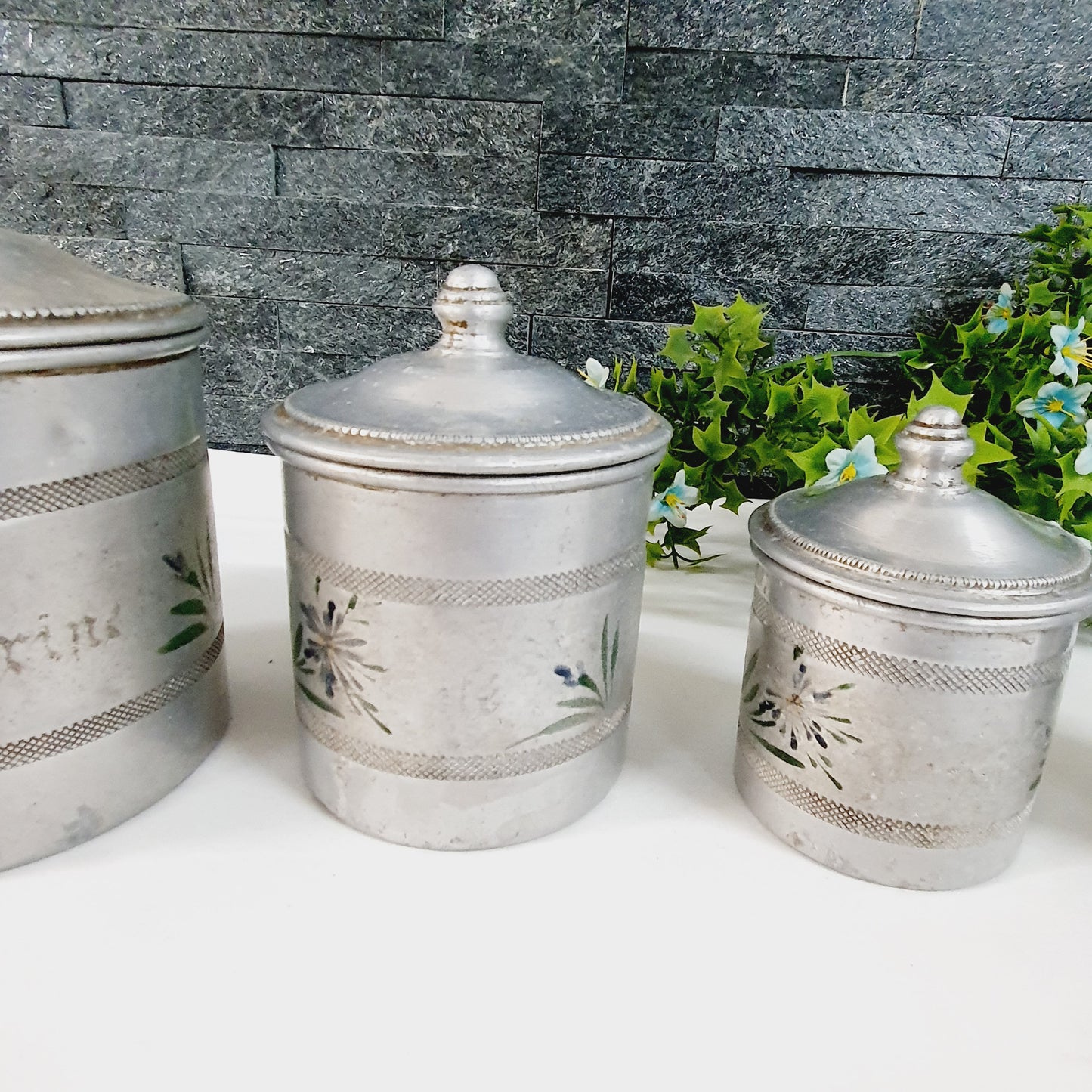 Lot 4 pots à épices aluminium vintage